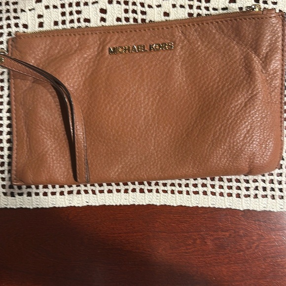 Michael Kors Handbags - Michael Kors Tan Leather Wristlet